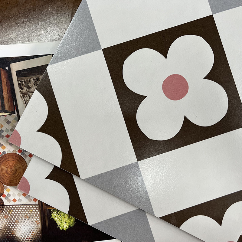 30x30はセラミック タイルの北欧様式の小さい正方形のモザイク花のバルコニーの床タイルを艶をかけた