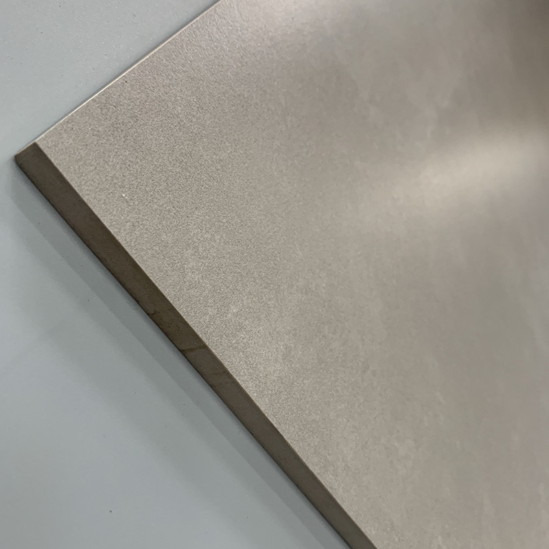 60x60cm明白な色のマット完全なボディ居間のための無作法な艶をかけられた磁器のタイル