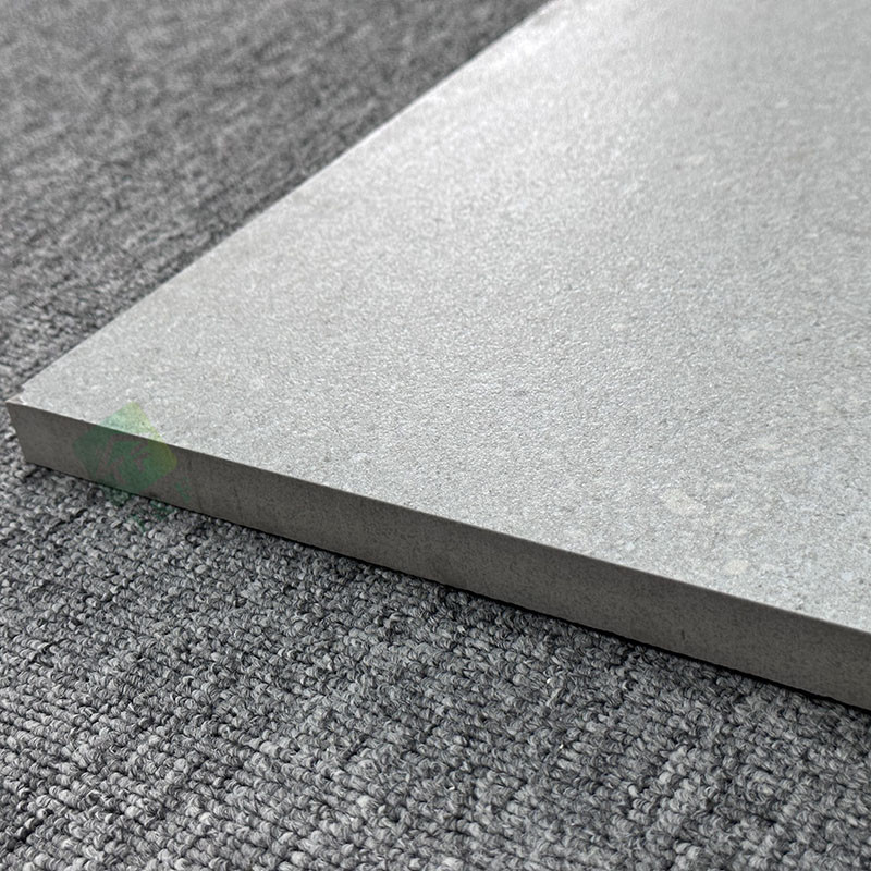 600*600mmは非荒いマットを終えた外部の庭のペーバーをタイルを張る磁器の床を入れる