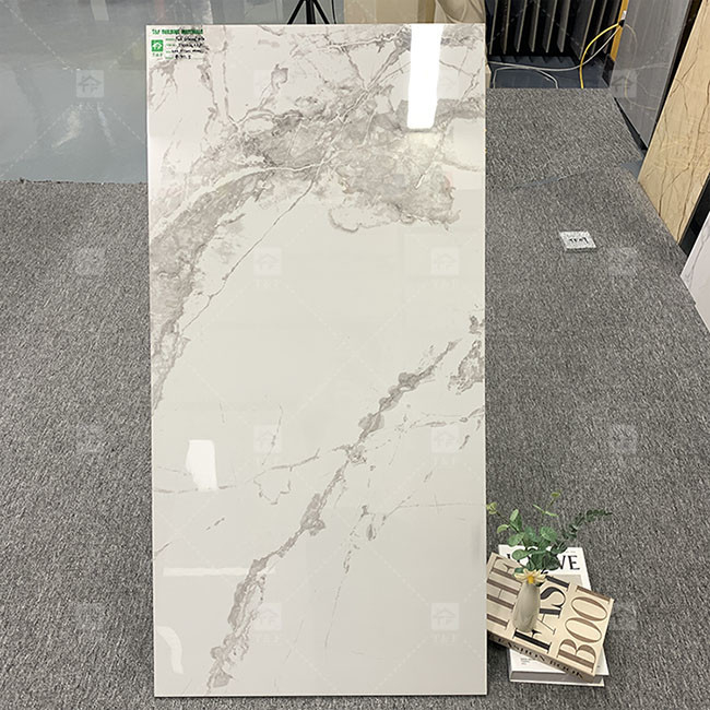 600×1200mm 高光沢 カララ 白色 磨き グラス 床 石灰 陶器 タイル